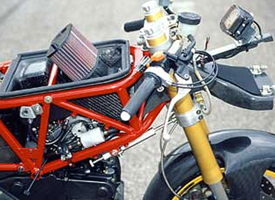 Ducati-900SSR-03